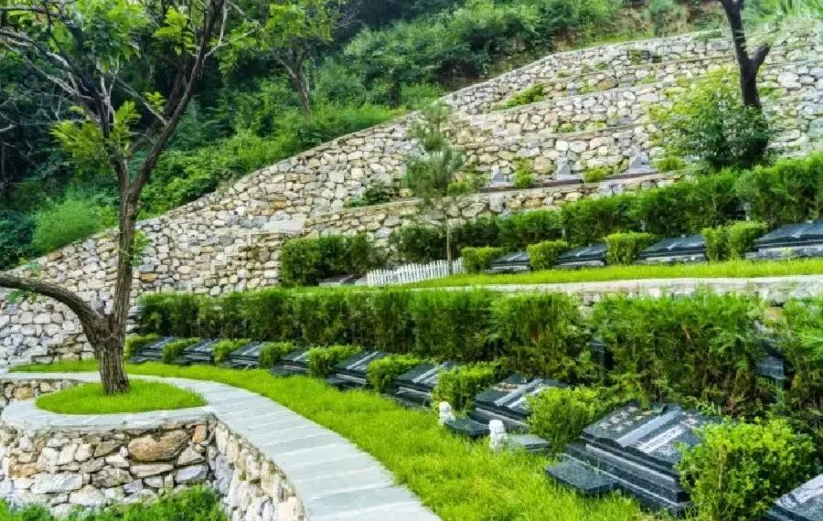 九公山纪念林公墓：现代 - 九公山长城纪念林公墓